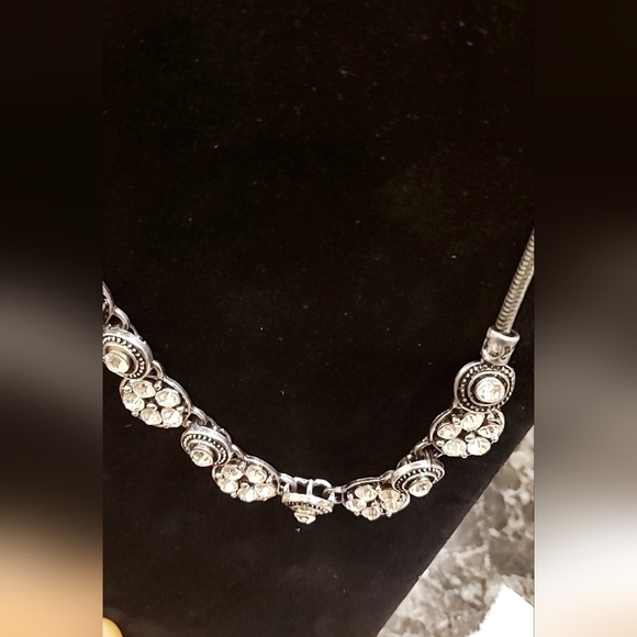 Lovely Crystal Stone Crested Vintage Silver Necklace🌴 - Picture 4 of 7